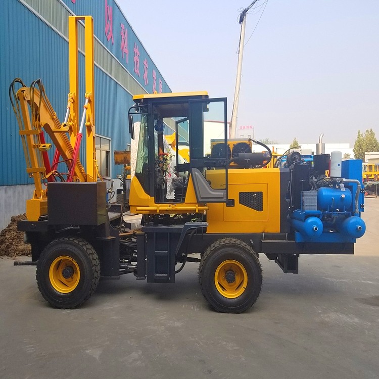 廠家專銷打樁機(jī)，裝載機(jī)改裝公路護(hù)欄打樁機(jī)